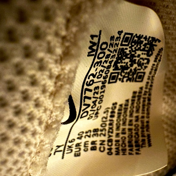 NIKE Air Force 1 (GS 7Y)Women's 8.5) Jade Ice Guava Ice, NEW in Box - Picture 3 of 10